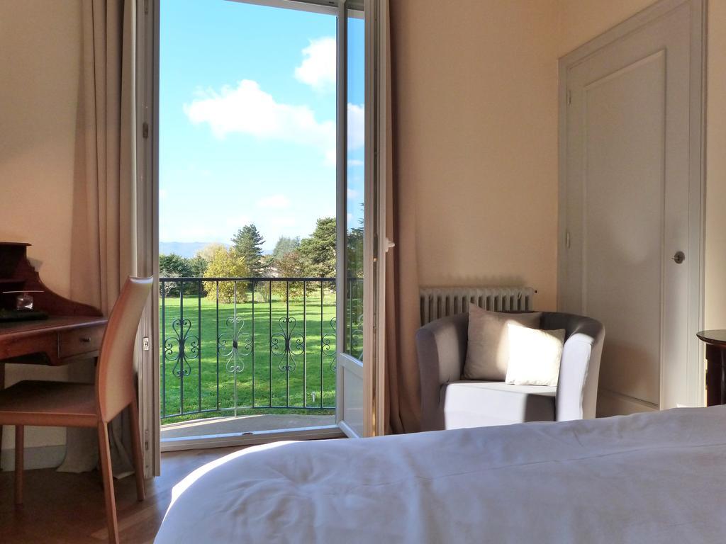 La Maison De Roussille Bed & Breakfast Francheville  Room photo
